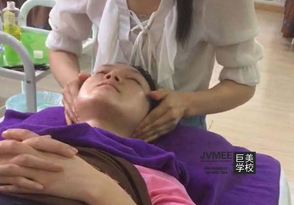 做(zuò)美(měi)容學徒還(hái)交消耗産品費(fèi)用(yòng)正常嗎(ma)
