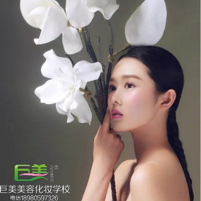 四川美(měi)容美(měi)發培訓在哪裡(lǐ)
