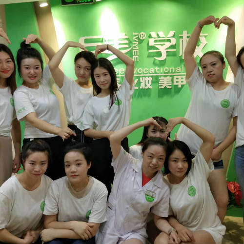 成都(dōu)市(shì)美(měi)容師(shī)學校(xiào)哪家(jiā)好(hǎo)