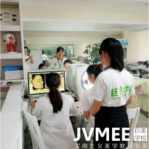 不(bù)是(shì)美(měi)容專業(yè)畢業(yè)可(kě)以進美(měi)容行(xíng)業(yè)不(bù)