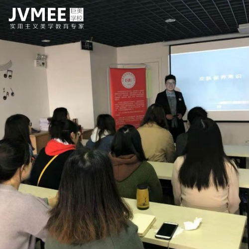 成都(dōu)專業(yè)學美(měi)容化(huà)妝到(dào)哪裡(lǐ)