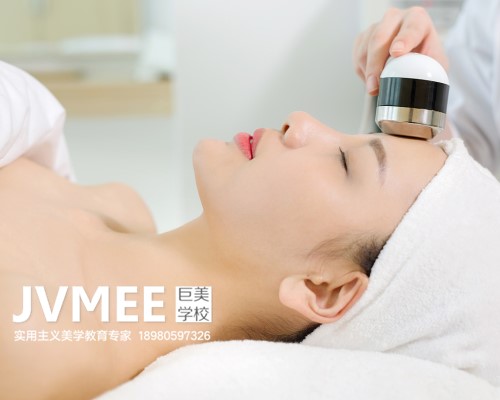 個(gè)人(rén)化(huà)妝學員(yuán)再學高(gāo)科(kē)美(měi)容