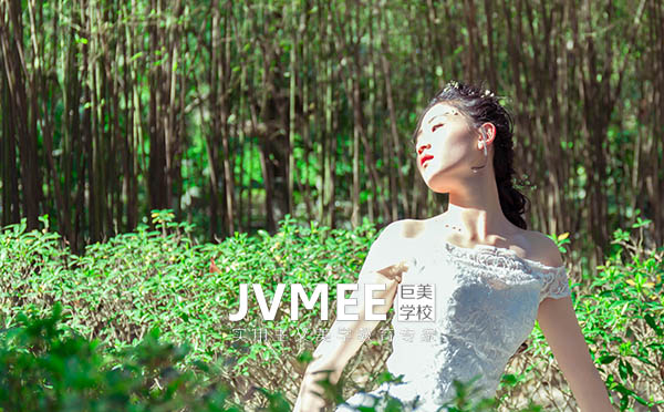 學習(xí)美(měi)容培訓一(yī)般都(dōu)需要(yào)多(duō)少(shǎo)學費(fèi)的(de)