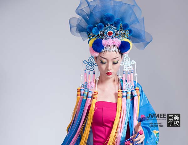去(qù)化(huà)妝學校(xiào)簽合同時(shí)要(yào)注意什(shén)麽