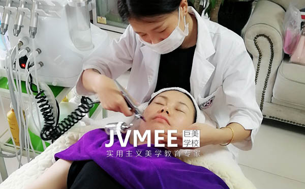 美(měi)容師(shī)學減肥手法有(yǒu)沒有(yǒu)技(jì)巧